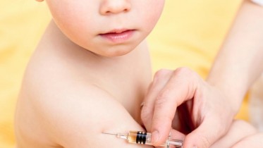 Baby-Doctor-Inject-Vaccine-Syringe